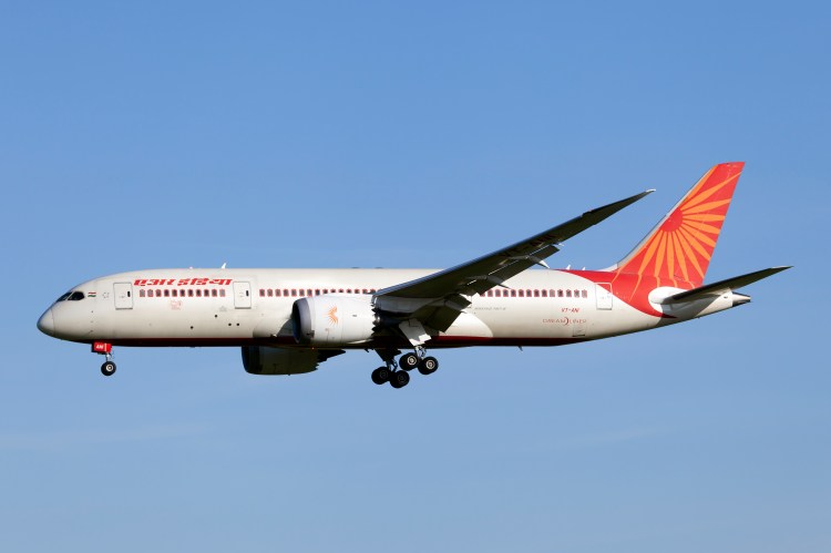 Air India Boeing 787-8 Dreamliner landing.