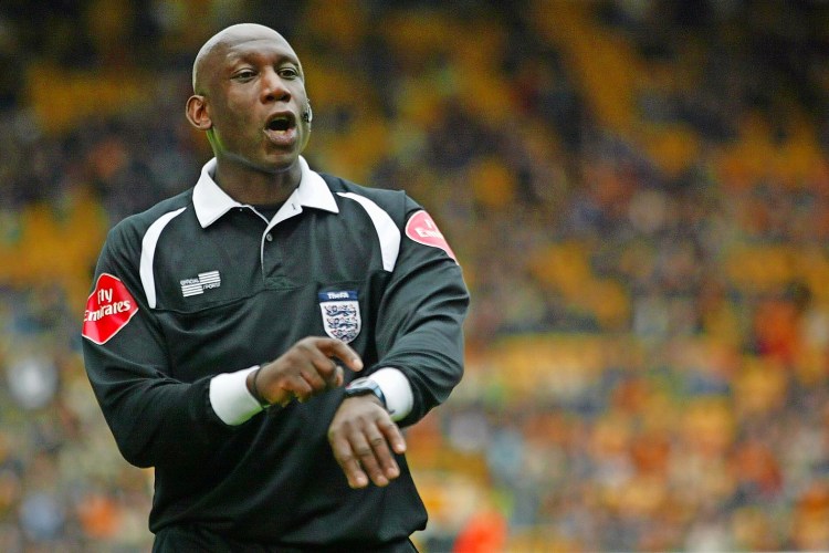 Referee Uriah Rennie at a soccer match.